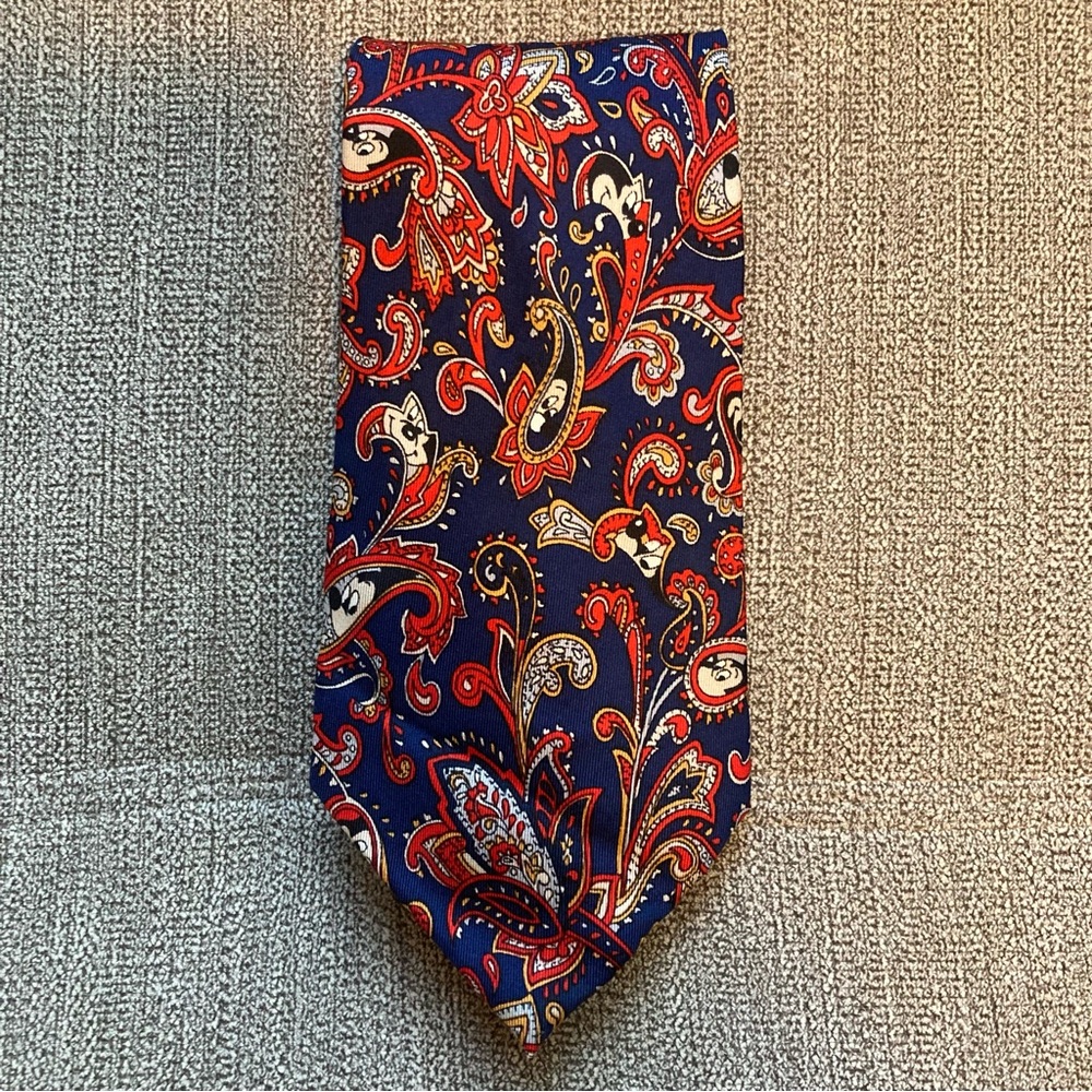 Disney | VTG Balancine presents The Tie Works Micky Mouse paisley neck tie.